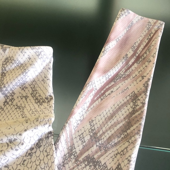 Onzie Python White Snakeskin Leggings - Picture 14 of 16